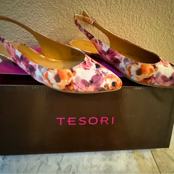 Tesori Floral Slingbacks - Picture 2 of 7